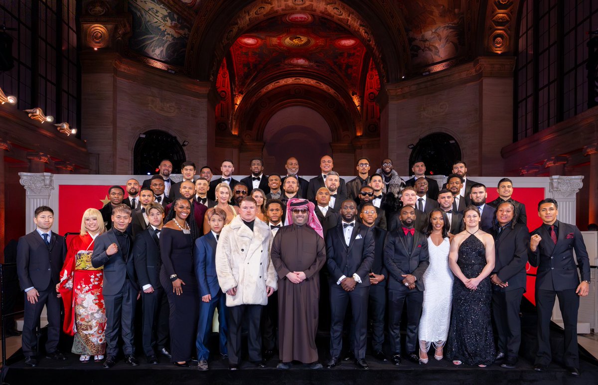 INCREDIBLE PHOTO 🙌

The boxing world came out for The Ring Awards ⭐