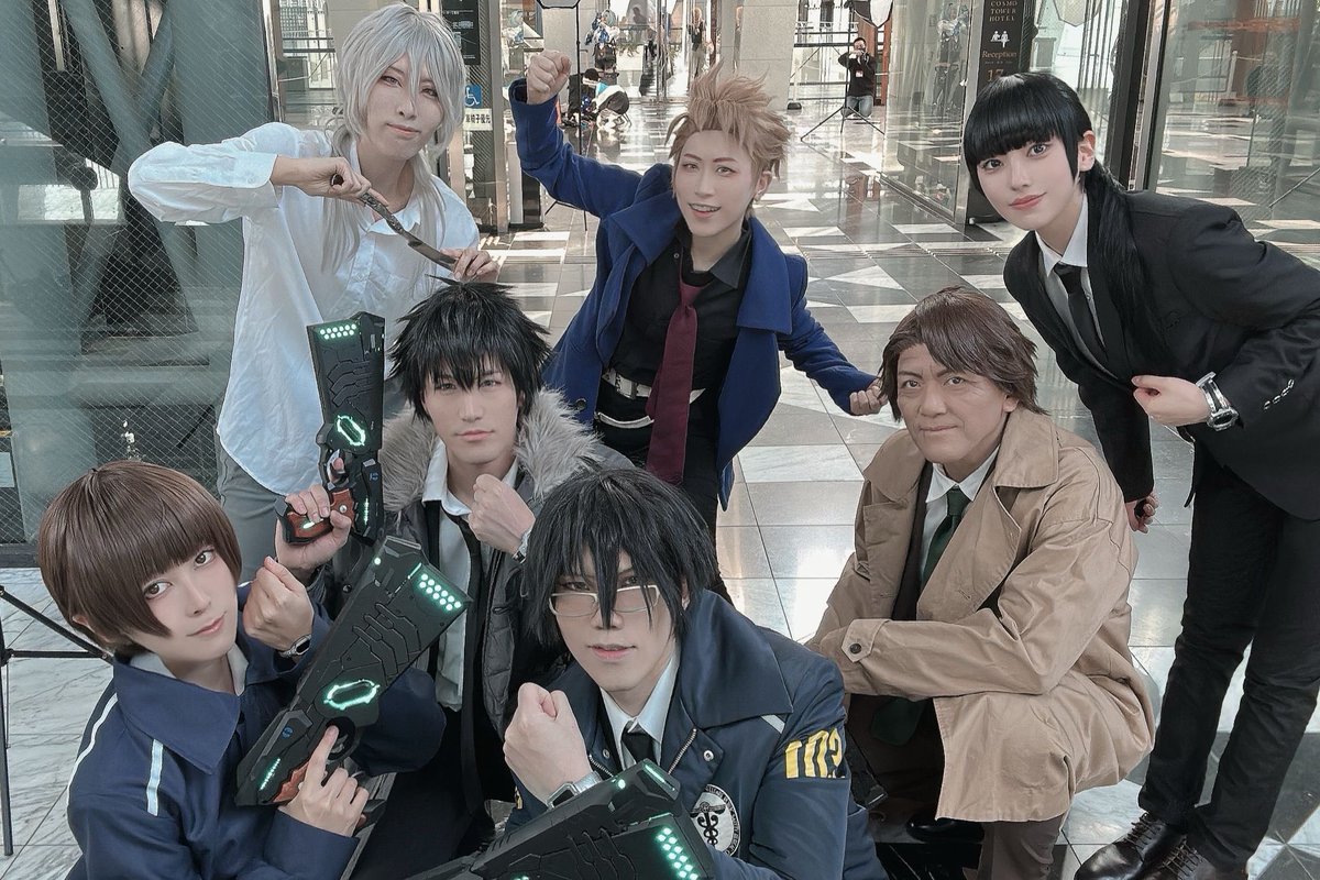 PSYCHO-PASS1期併せの集合写メ←

執行官達は職場がお家で、
たまに労災案件あるけど、
アットホームな職場です⭐︎

お前もドミネーターの台座にならないか？

 #PP1期260201平成が終わらない
#コスメルinコスモタワー