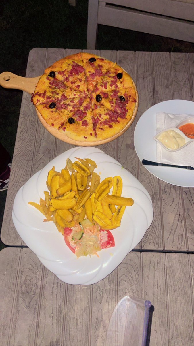 Climat Guma Mu Rugo ? 🌧️

Kora kurutsinga bagusanze ahuri hose mu gisagara , #pizza imeze neza cane from <a href="/streetcornerbdi/">Street Corner</a> 😋🤗

☎️ +257 62 137 000