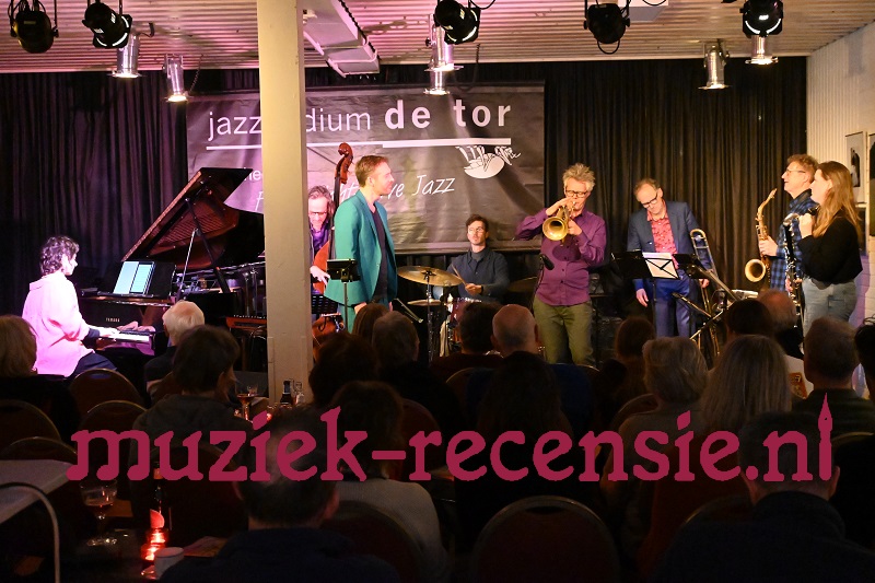 koenedeling's tweet photo. Een steedse mozaïek van poëzie en jazz. Kijk snel op: https://t.co/OfyXNnTEbj https://t.co/gJBMRlCa6D