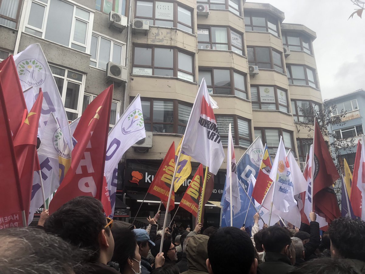 DvrmpartIstanbl's tweet photo. 1 Şubat Dünya Rojava Günü’nde Kobane’yi Enternasyonalist ruhuyla Kadıköy’den selamlıyoruz. 
 
Bijî Berxwedana Rojava !
#RojavaUnderAttack 
#KobaneUnderSiege https://t.co/ktlTo0Jl4p