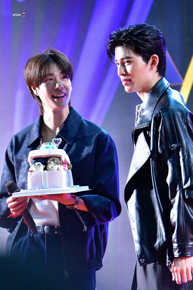 aperol_wine's tweet image. ` 260201 🎂

THE GOOD YEAR OF POND
#Happy25thPondDay

@ppnaravit #ppnaravit
@phuwintang #phuwintang
#PondPhuwin #ปอนด์ภูวินทร์