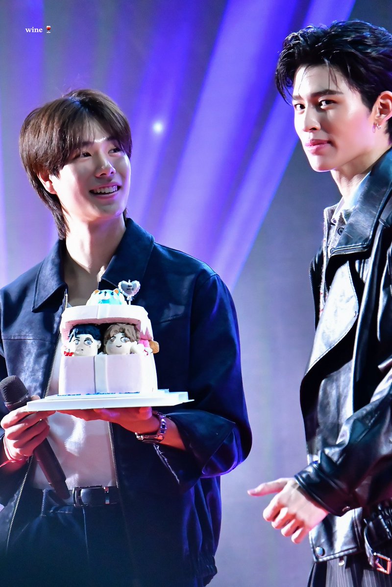 aperol_wine's tweet image. ` 260201 🎂

THE GOOD YEAR OF POND
#Happy25thPondDay

@ppnaravit #ppnaravit
@phuwintang #phuwintang
#PondPhuwin #ปอนด์ภูวินทร์