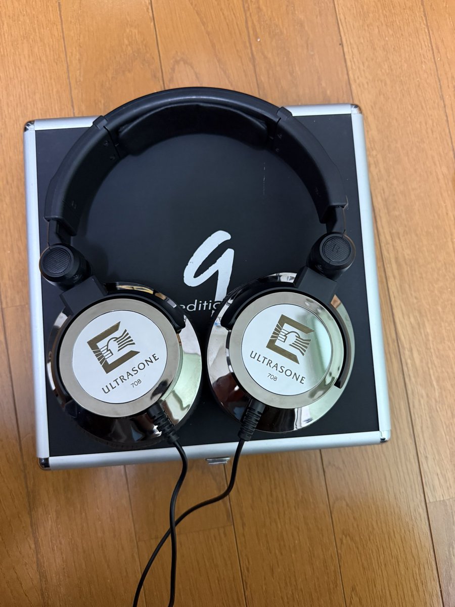 ULTRASONE Edition9 未改造品 RT @hiroerogamer: My New Gear! Ultrasone Edition9(未改造品