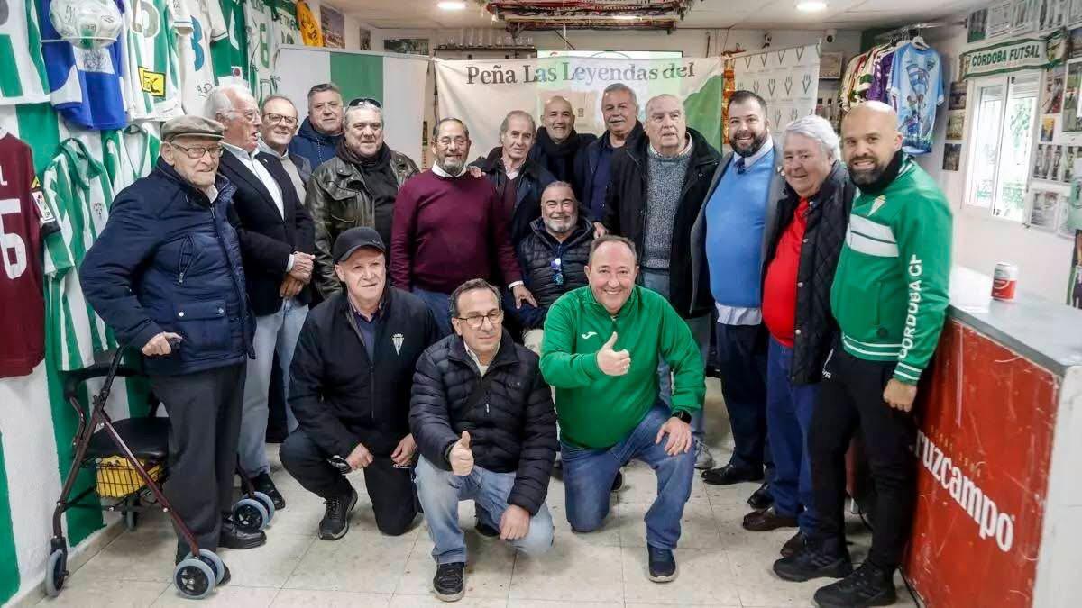 En 84/85, cuando en el <a href="/CordobaCF_ofi/">Córdoba CF</a> nos jugabamos la supervivencia o desaparición (3ª Div), llegaron hombres como Pepe“Pepín” que aportaron mucho a la institución <a href="/CordobaCF_ofi/">Córdoba CF</a>. Este homenaje no solo es justo: es memoria, y reconocimiento al legado que dejan jugadores como él.