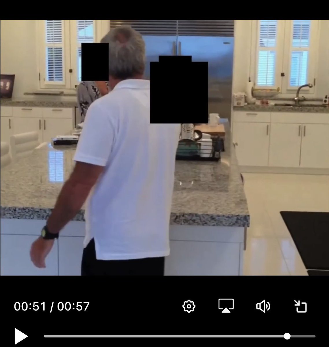 JalenJerald's tweet photo. @PrincessPTSD123 @editor_jeannie @joeroganhq Only in a open robe.  He couldn’t control his disgusting thoughts, lot of fathers would call this “naked” https://t.co/XuDw75znJb