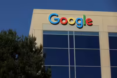 🚨 La guerra por la IA se intensifica.
Un exingeniero de Google fue condenado por robar secretos tecnológicos para una startup en China. ¿Estamos ante la nueva carrera armamentista digital? 🤖🌐 bit.ly/3NOE8JD