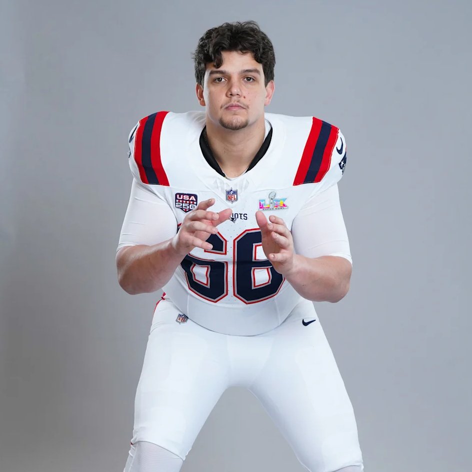 _JosephManning's tweet image. The #Patriots will be the first team to start 2 rookies on the offensive line in the Super Bowl with LT Will Campbell and LG Jared Wilson.

(h/t @MikeReiss)