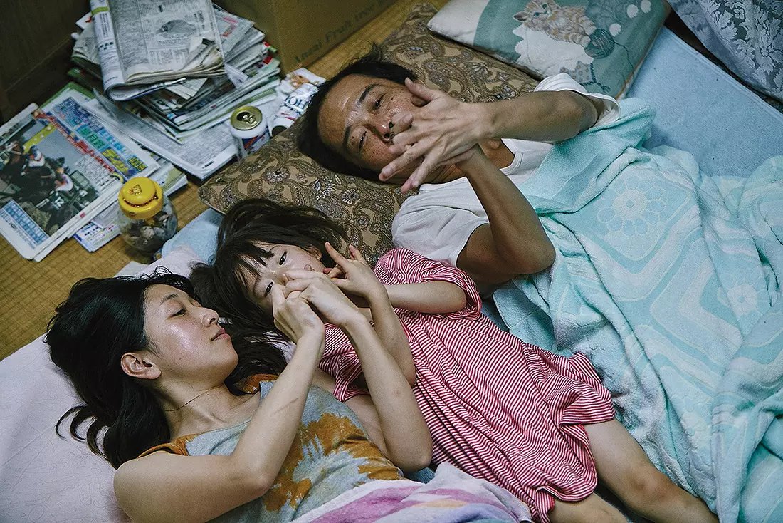 Avaloncine's tweet image. Algunas pelis que nos han venido a la mente viendo LA CHICA ZURDA 👀🎞️ 

- Edward Yang, Yi Yi. 
- Hou Hsiao-hsien, Millennium Mambo
- Koreeda, Un asunto de familia 
- Fallen Angels, Wong Kar-Wai

#LaChicaZurda #LeftHandedGirl