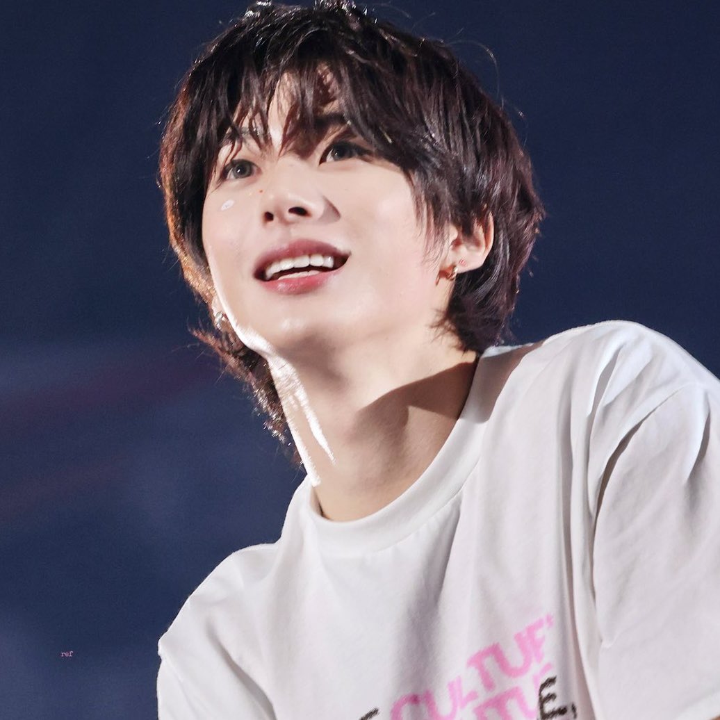 iEatO_onie's tweet photo. when he looks like a girl (princess) #veryinterested!!!!! :3 https://t.co/oX4abTyMGA