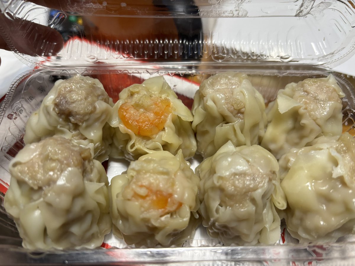 mayacchi's tweet photo. キキちゃんのファンミ帰り道。
お話の通り私の夕飯は焼売！

楽しかったぁ。
そして、感動したぁ。歌ももちろん
みんなでの共同作業。胸がいっぱいに
なって、涙あふれました。

そして、大阪でかわいすぎたのに
その倍可愛くなってた！
いったい、どうなってるんだろ。
キキちゃん、天使度増し増し🪽 https://t.co/ipaErxO4hO