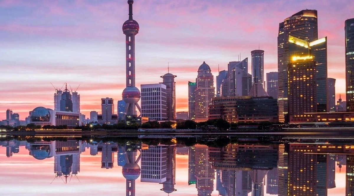 Bitlfy's tweet image. Top 10 Most Popular Cities for Traveling to China in 2025
1. Shanghai – The International Gateway to Modern China

Shanghai is China’s most international city and the top entry point for foreign visitors.
Major global aviation hub with extensive international flights