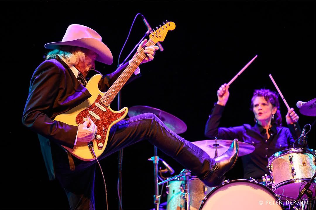 BluesCrossroads's tweet image. crossroadsbluesradio.nl     

𝑫𝒊𝒏𝒔𝒅𝒂𝒈 3 𝒇𝒆𝒃𝒓𝒖𝒂𝒓𝒊, 20:00 𝒖𝒖𝒓; @BluesCrossroads
𝒂𝒇𝒍𝒆𝒗𝒆𝒓𝒊𝒏𝒈 244 (𝑿𝑳).  
𝑶.𝑨. @davealvin @EricBibb @shelton_joe @kevinburtmusic 

omroephethogeland.nl/tv/ omroephethogeland.nl/luister-live/ radio.garden/visit/het-hoge