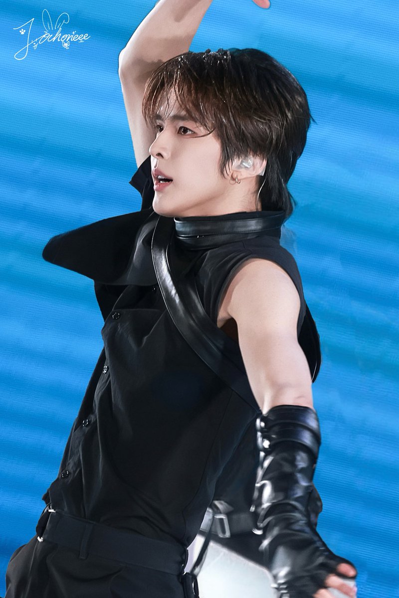 J.ochoneee tweet media