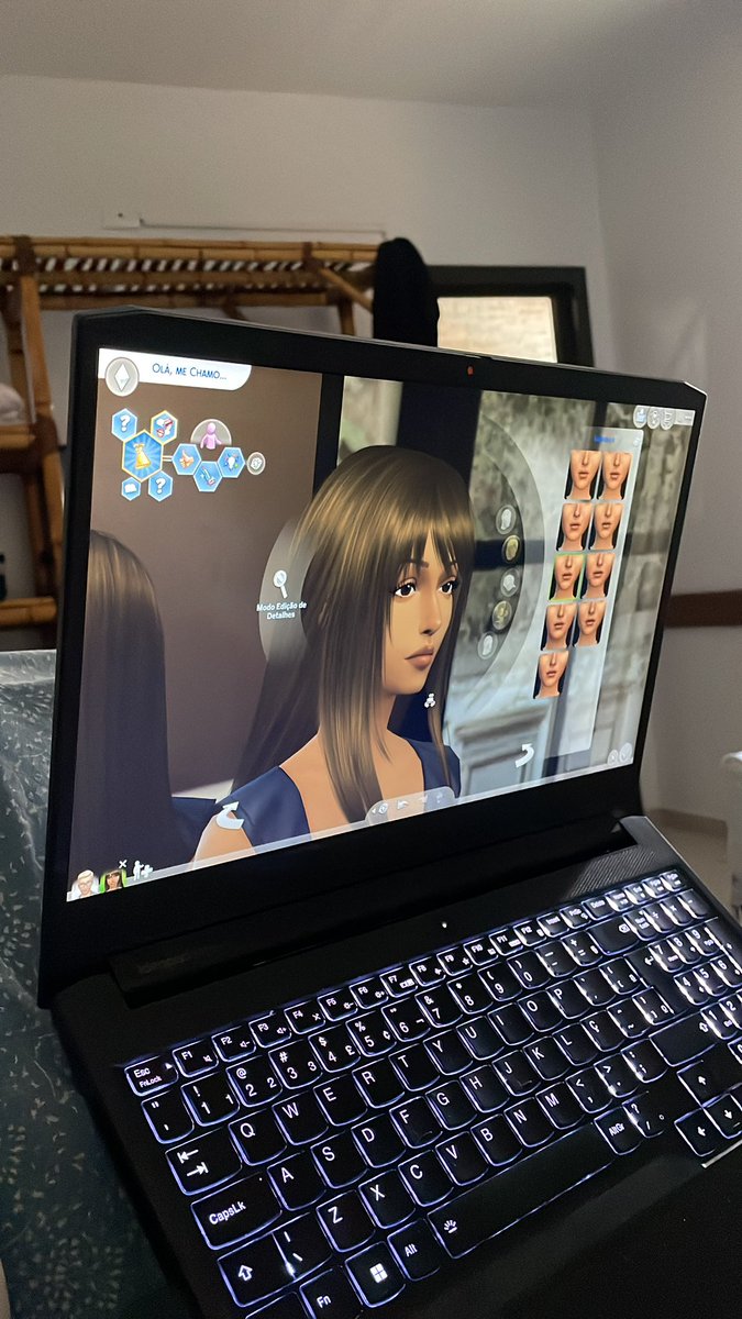 HATSUNEMlKO's tweet image. minha namorada ta tentando fazer a pinkpantherss mas n tem como deixar a personagem vesga