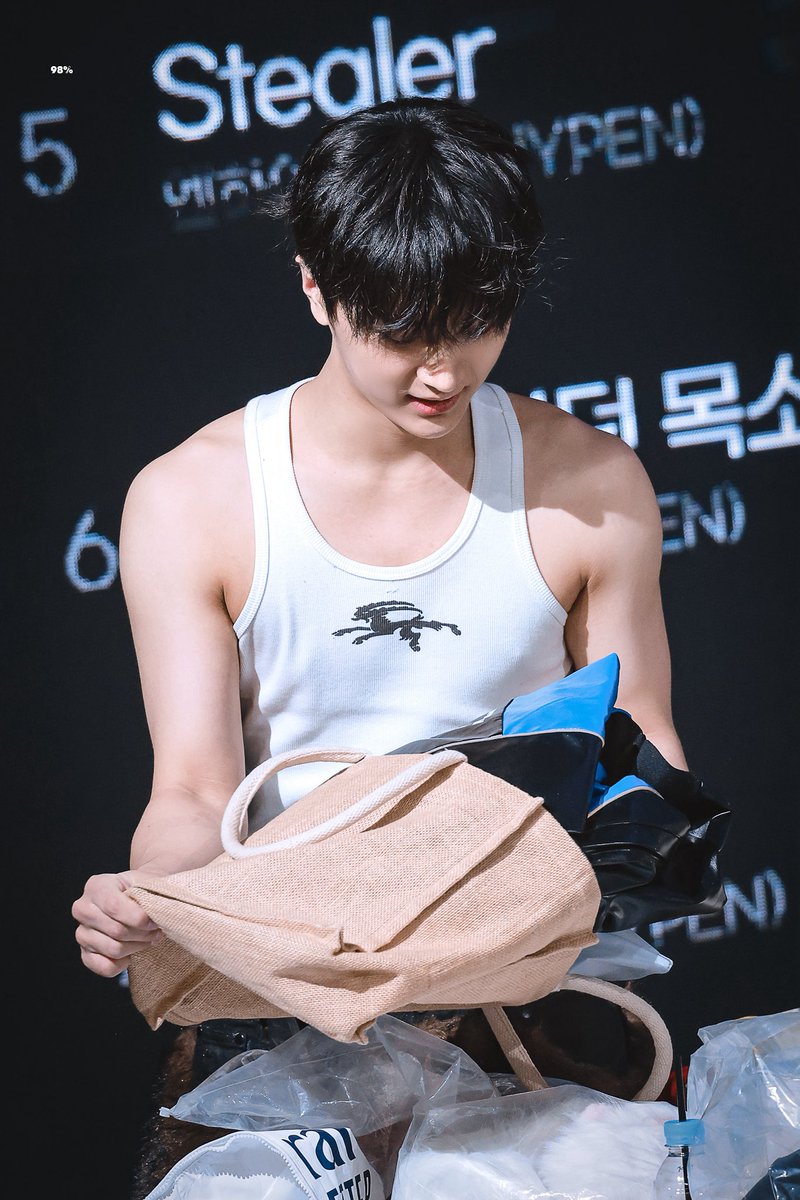 𝟗𝟖% tweet media