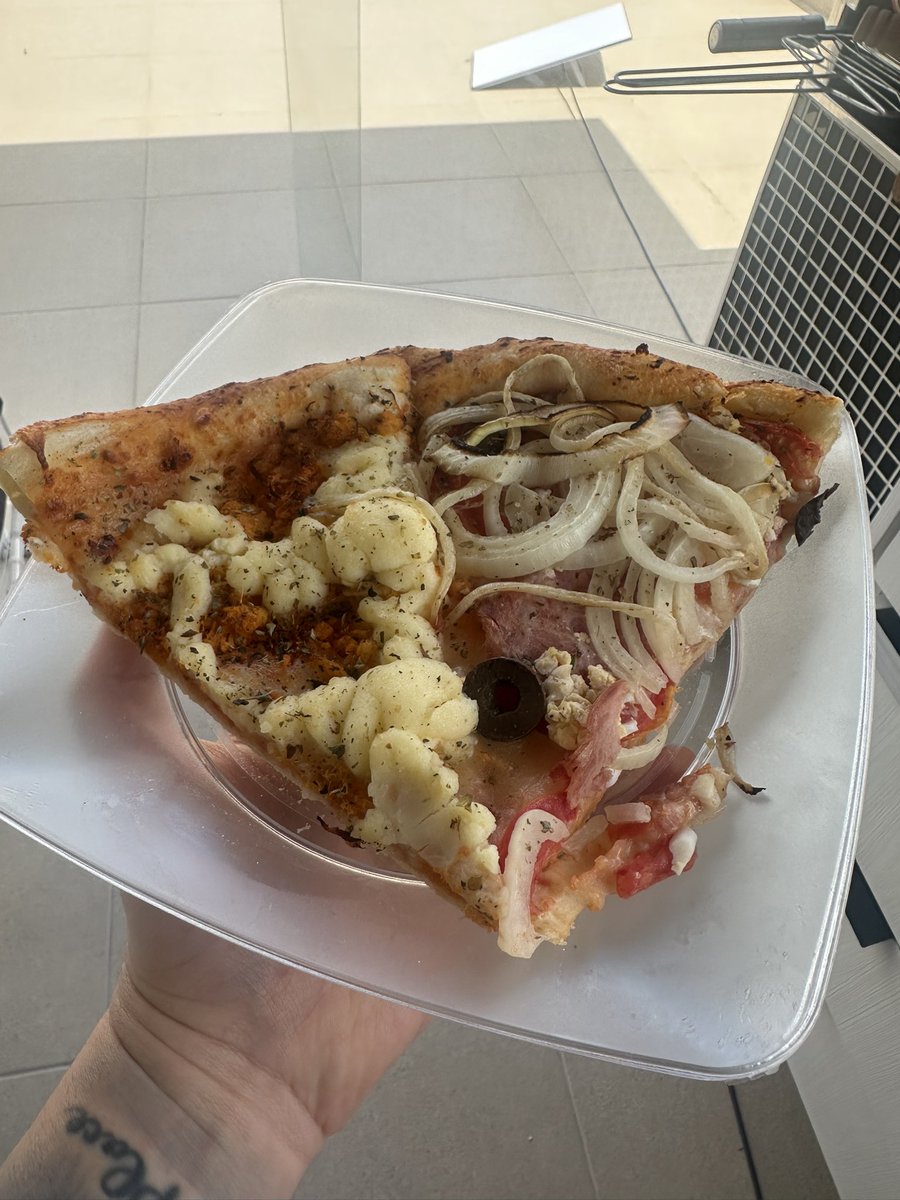chefdangalhardo's tweet image. Cite a MELHOR bebida pra acompanhar uma pizza Fria do dia Anterior.

Bom Dia!