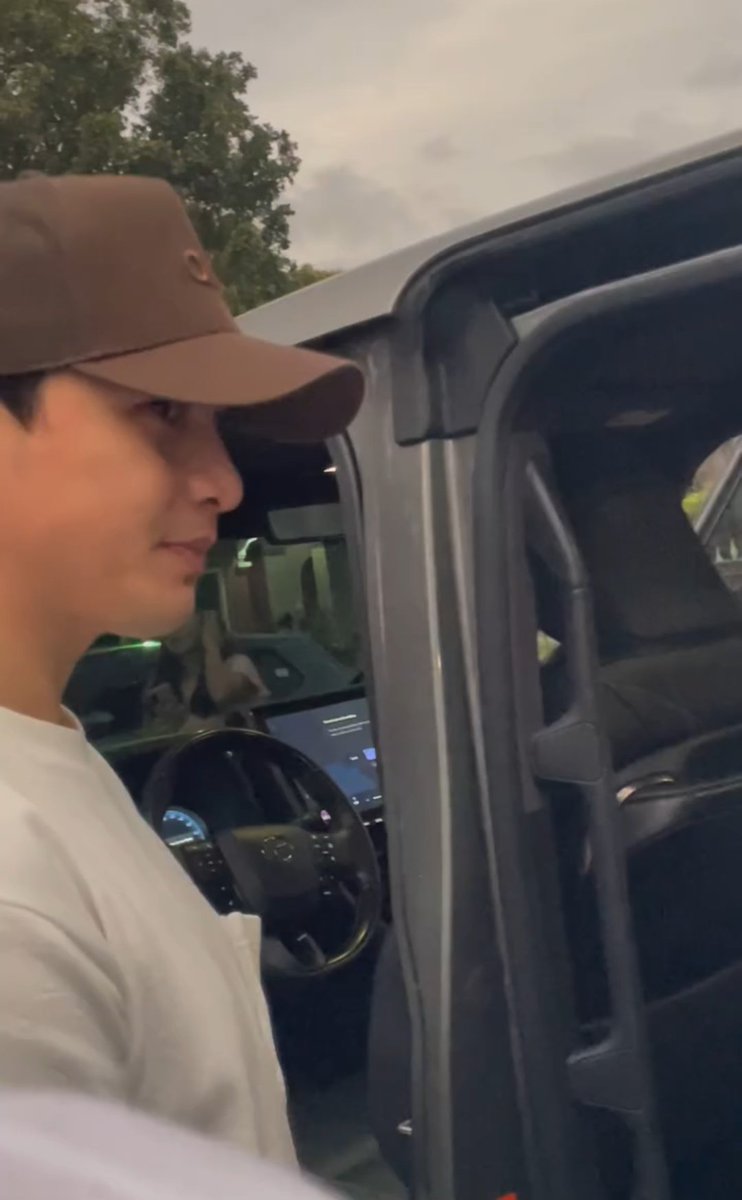 Nagpablessed ng bagong sasakyan kay Father Jeff🥹

#AldenRichards