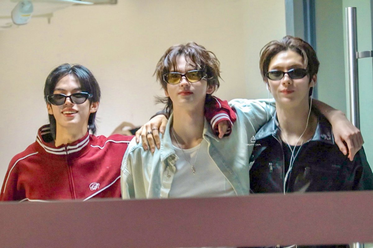 nshnshngd's tweet image. 사모즈 좋은이유 이얼굴로 이런애들이라서