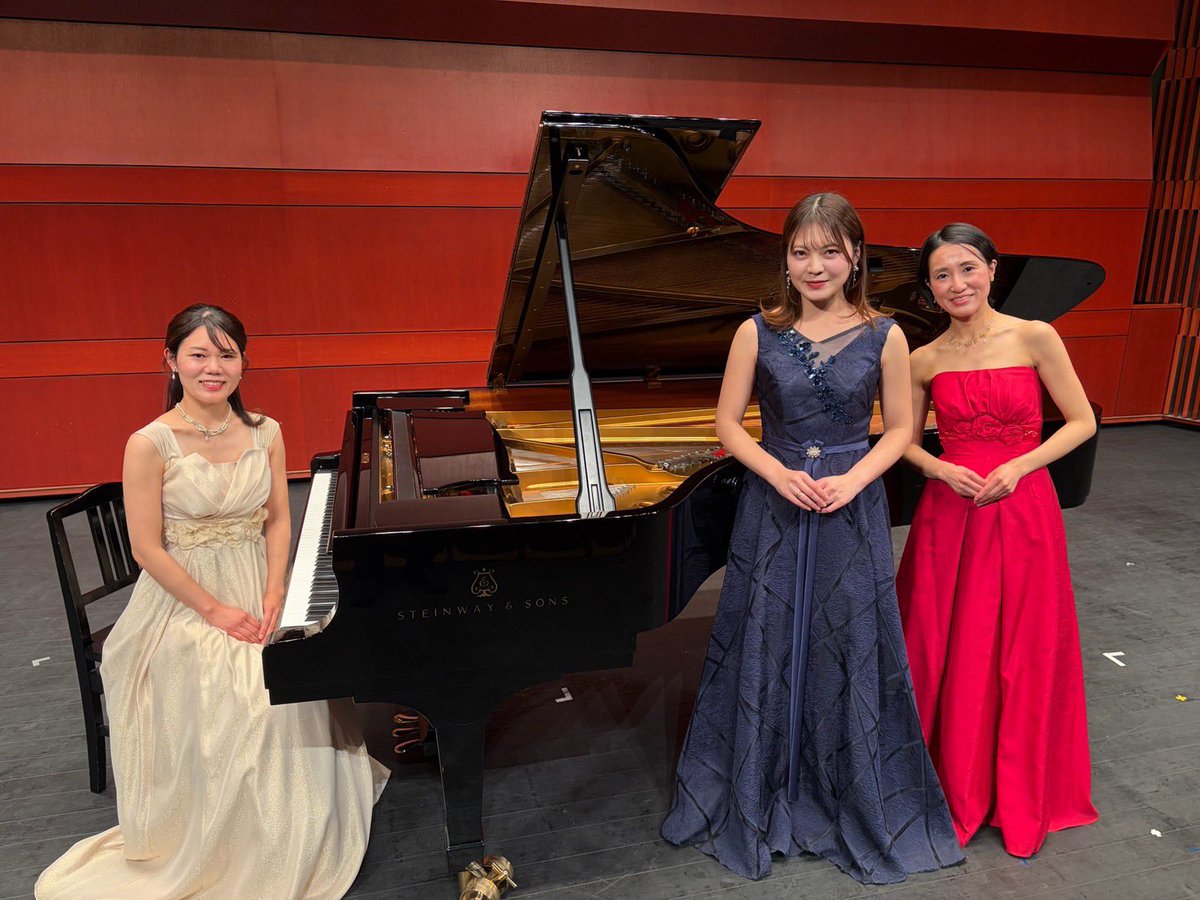 Trio_Luce's tweet photo. 本日はパティオ池鯉鮒ワンコインアラカルトファイナル公演にてトリを務めさせていただきました🐥ファイナルということで少し寂しいですが、またこの素敵な大ホールで演奏出来る機会を夢見て頑張りたいと思います！
次回ルーチェでの本番は4月28日(火)宗次ホールランチタイムコンサートです🌱 https://t.co/569LTqBdVL