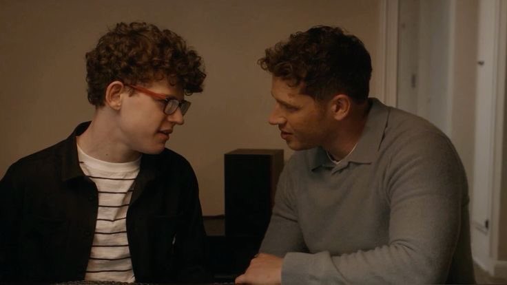 imagine having a baby and he grows up to look like ur husband’s boyfriend