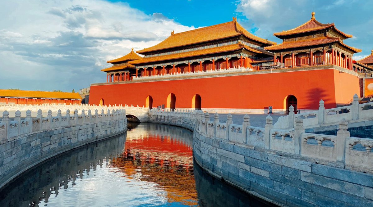 Bitlfy's tweet image. Top 10 Most Popular Cities for Traveling to China in 2025
3. Beijing – China’s Cultural and Historical Icon
Beijing represents the heart of Chinese civilization.
Best for: History enthusiasts, cultural travelers, first-time visitors