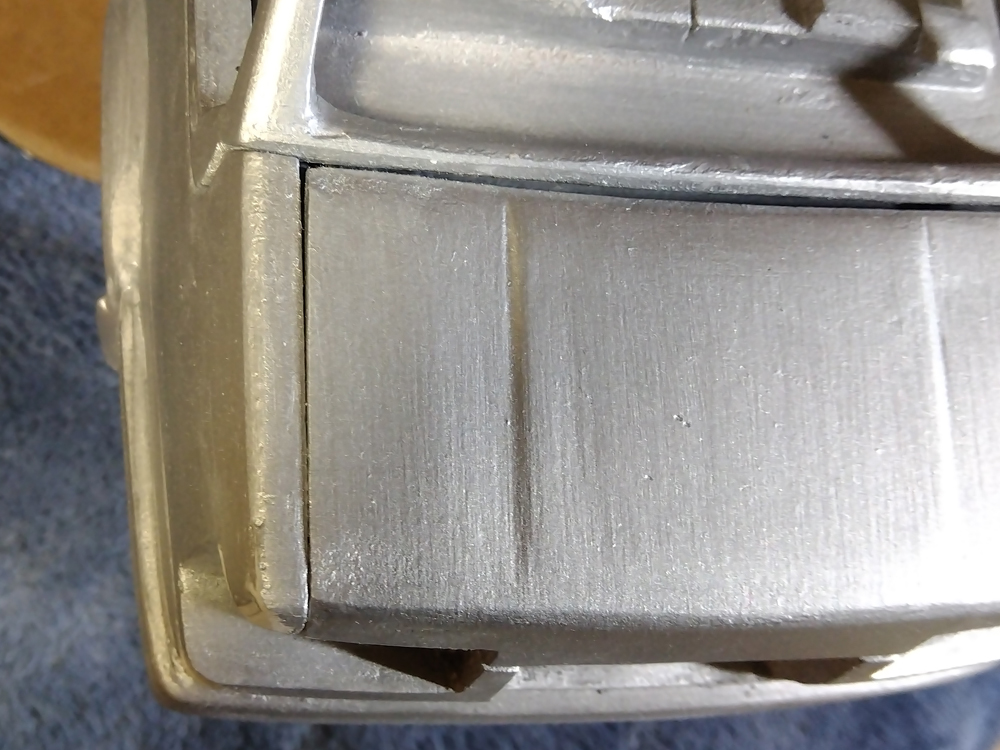 ハチゴー彫刻制作【第791回】 引き続き、助手席側サイドを 削って整え