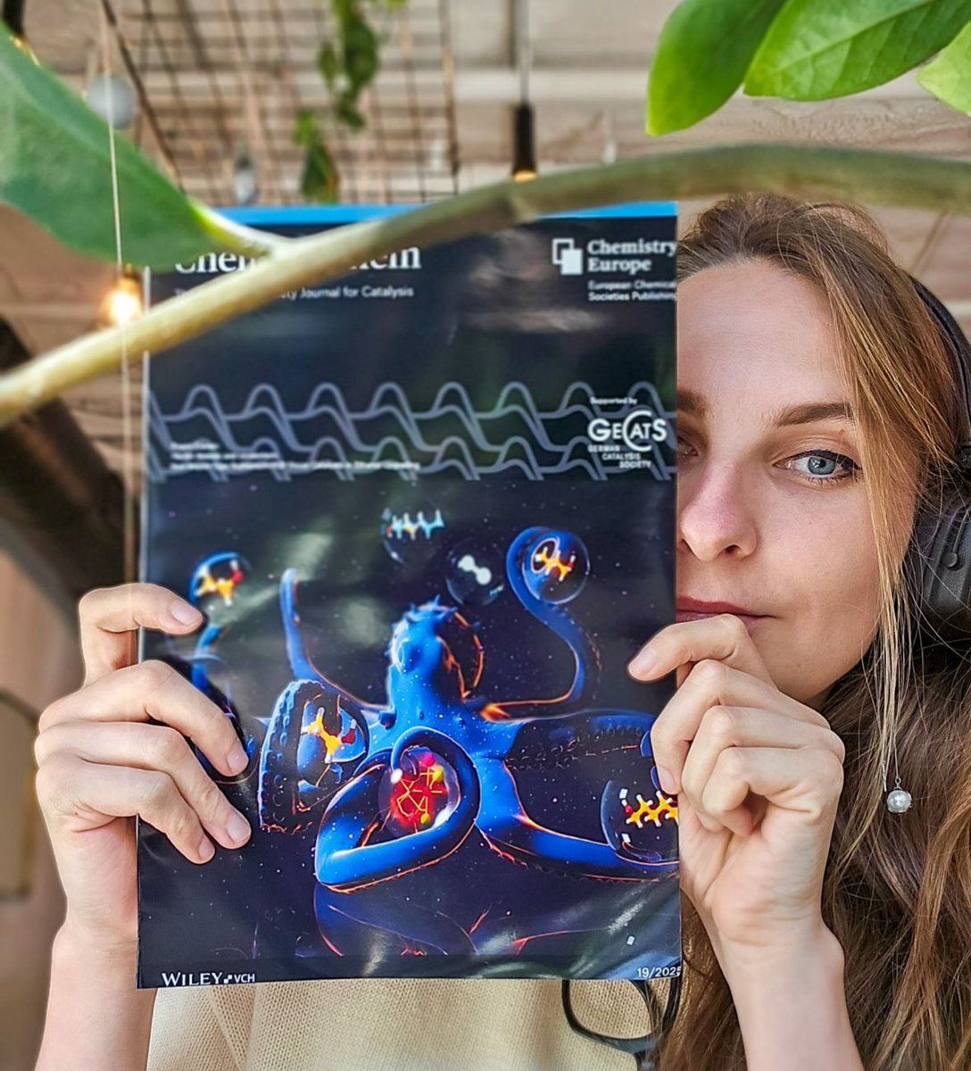 Ella_Maru's tweet image. ✨My traditional #SundayCover: Octopus-Catalyst 🐙⚗️

On this cover, which I made for Alexander Tobias Nikol, Rosa Padilla and Martin Nielsen, I showed how a new ruthenium-POP pincer #catalyst works with multiple components at once, much like the tentacles of an octopus, to