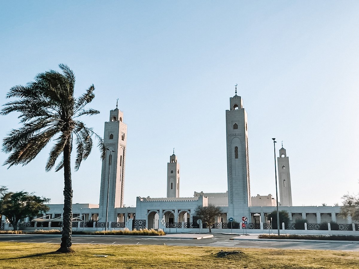 From the Corniche to the Sheikh Zayed Grand Mosque - discover the best of #AbuDhabi by bike! 🇦🇪🚴‍♀️ 

Did you know that... Abu Dhabi means ‘Father of the Gazelle’? 🦌 Cycle through the city with our local guide and discover why! #BajaBikes #biketour  

bajabikes.eu/en/abu-dhabi-b…