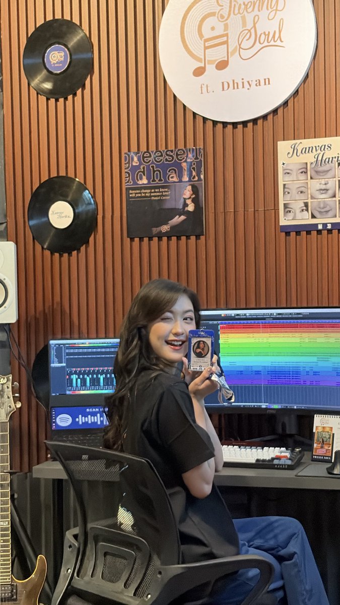 Myqueen_sahara's tweet photo. 1. Show Theater Greesel ke 148
Setlist TwT (1) (18/01/26)
US = Sang Pianis Hujan 
🎂 STS Greesel #TwennySoul 🎼 
#SentimentalGrowth 

#AboutGree #GreeSMET 
#Greesel https://t.co/F97jZmk08j