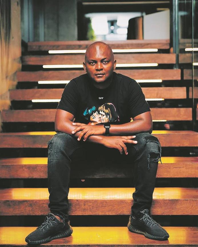 DailysunCelebs's tweet photo. EXCLUSIVE | Euphonik’s baby mama: ‘I’m scared he’ll moer me’     
She claims that the musician poses a safety threat to her.
https://t.co/SFn0KGrEV3 #Euphonik #Court #Drama https://t.co/6e7aWKoygJ