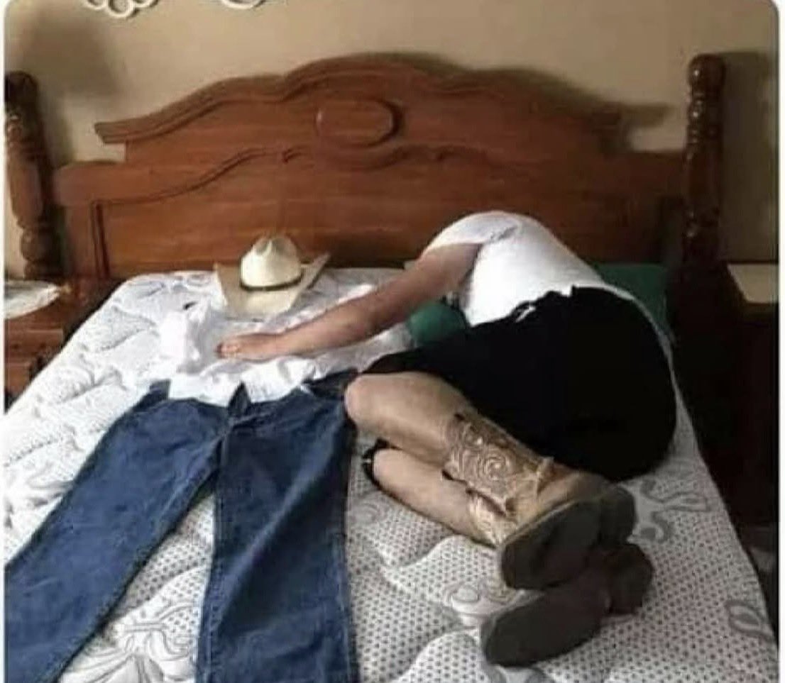 Uberabinhasince's tweet photo. “Eu nem to ansioso pra Expozebu Rodeio shows” 
Eu indo dormir hoje: https://t.co/0OAyl6i0Sg