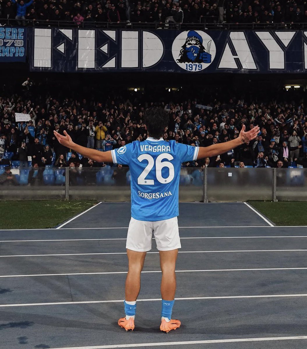 anthocaval's tweet photo. Antonio Vergara est vraiment un crack ! 
#vergara #napoli https://t.co/f0vsauyCPO