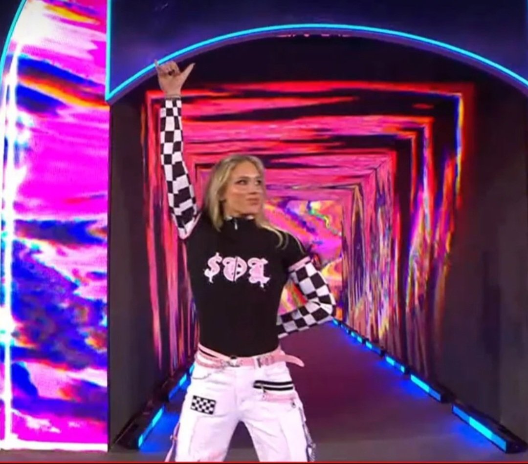 funny_unit860's tweet photo. I screamed when she came out sad that she dint win but I gotta say she was so amazing @SolRucaWWE W attire https://t.co/YxCDLIxZzg