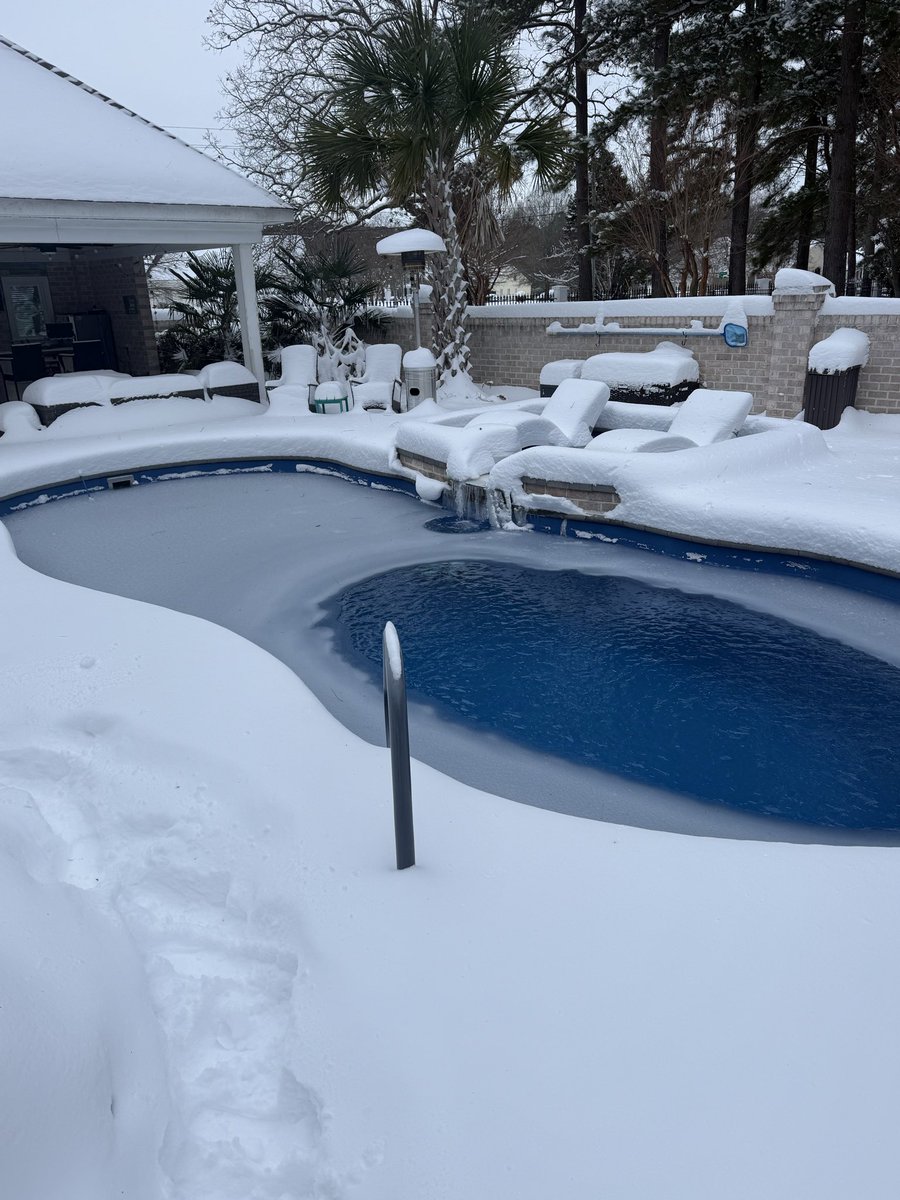 tcorley4's tweet photo. @_jwall @NWSMoreheadCity @webberweather @SCweather_wx @RaleighWx 12” final tally 4mi SE Greenville NC https://t.co/p5wOXzLNqe