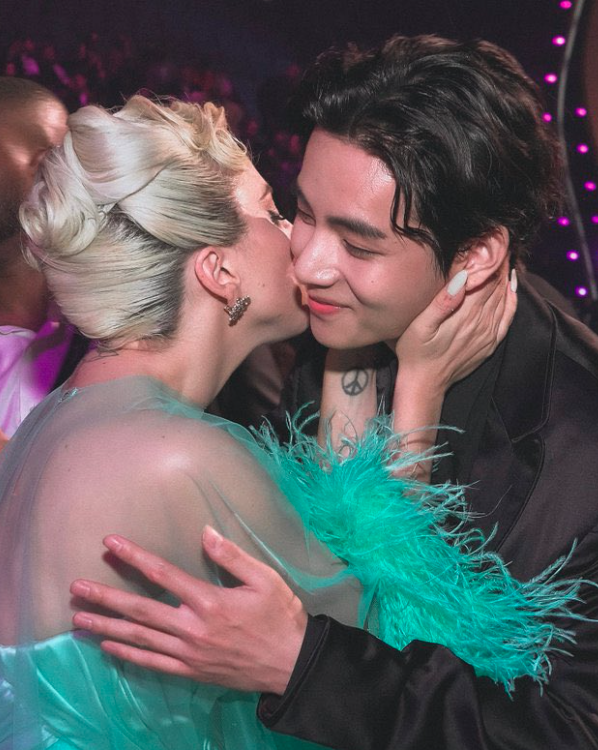 AboutMusicYT's tweet image. Taehyung of BTS and Lady Gaga at the Grammys, 2022.