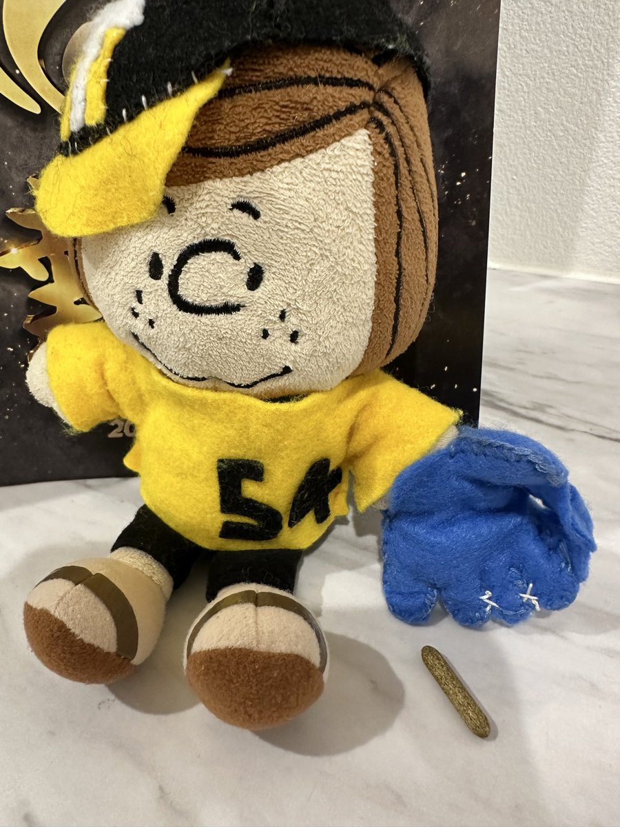 simo42simo42's tweet photo. 阪神宜野座キャンプ！！
中野拓夢選手が坂道ダッシュしていて、タオルを水色タオルを中野選手に渡し、最後お話しした横浜のご家族さま！！
なんと！！私のカバンに！！ペンの先が！！
こんなミラクルあるって事で、投稿しちゃいました。
#阪神宜野座キャンプ
#中野拓夢
#坂道ダッシュ https://t.co/shNo0LJlze