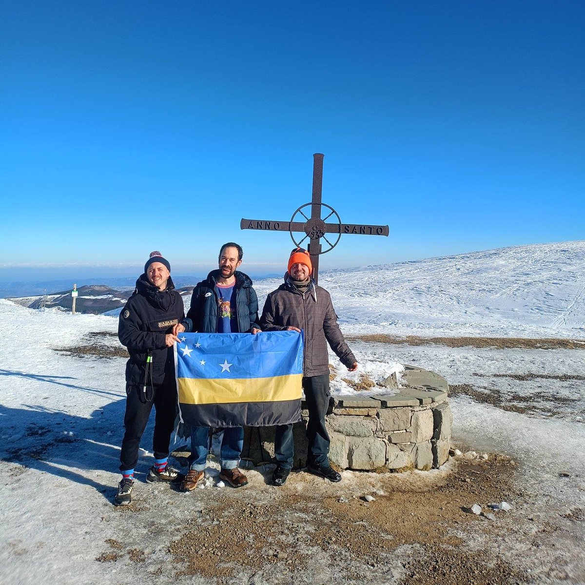 Flandrensis_Gov's tweet image. Proud to be Flandrensian?
Our flag represents our shared values and our commitment to protecting Antarctica. Give it a place where it inspires you every day 💙🤍💛🖤
#micronation #Antarctica #flandrensis