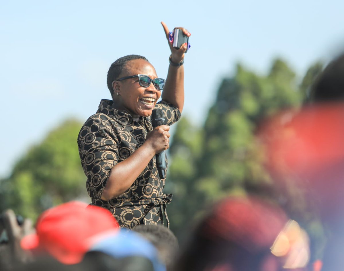 JOHNNGUNJI85785's tweet photo. Hon. Rosemary Muthoni Kinuthia rallying the crowd in Kiambu! Her dedication to women's leadership and youth empowerment is truly inspiring.
#AuntyRose
#Kiambuwomenrep2027
#Realissues
#Antyfixit https://t.co/HkBXRBlBHG