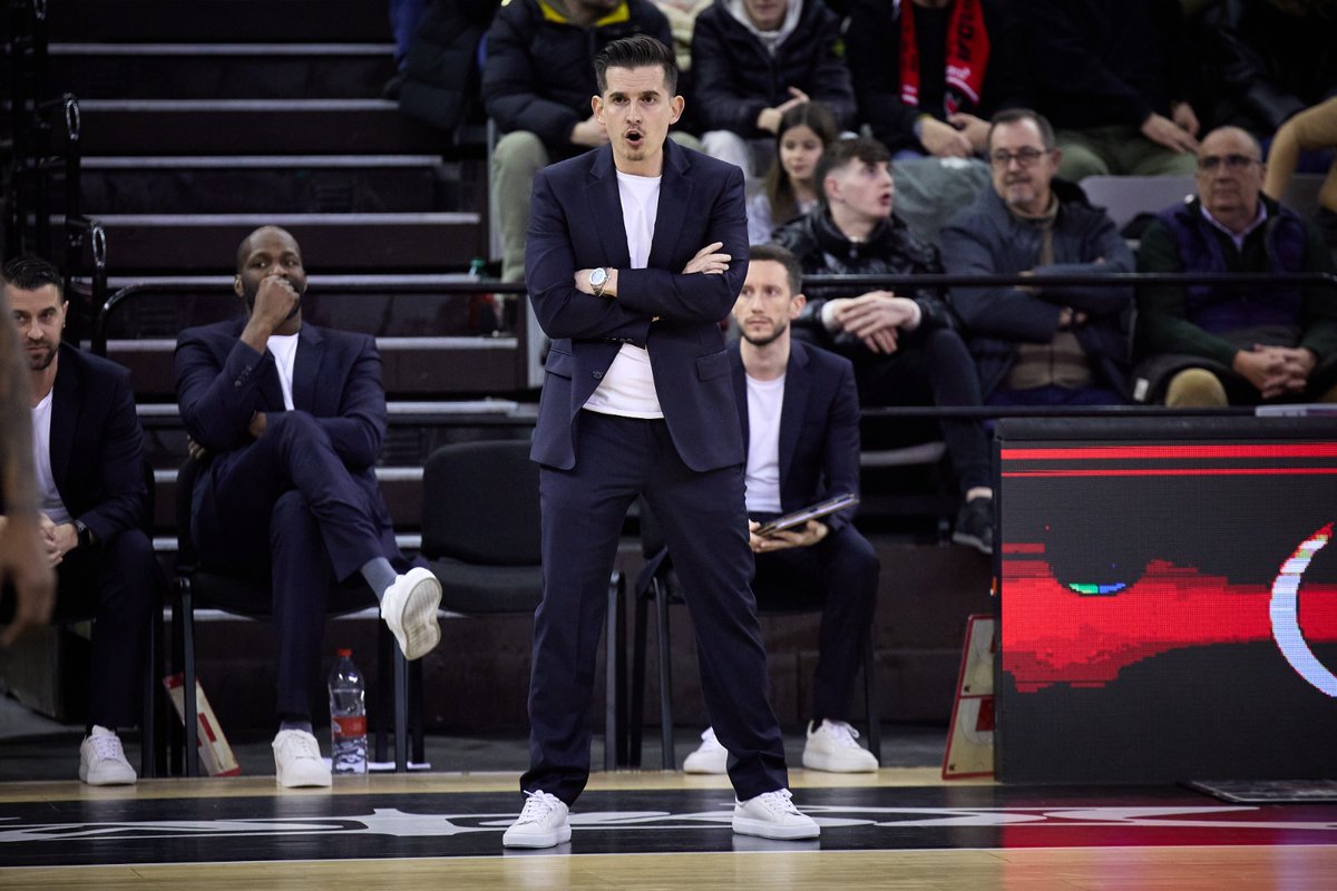 🎙️ 𝐋𝐀 𝐄𝐍𝐓𝐑𝐄𝐕𝐈𝐒𝐓𝐀 𝐃𝐄 𝐋𝐀 𝐉𝐔𝐆𝐀𝐃𝐀 𝐃𝐄 𝐆𝐑𝐀𝐍𝐀𝐃𝐀

🤵‍♂️ Mañana nos acompañará el entrenador del <a href="/CoviranGranada/">Coviran Granada</a> en el 𝐄𝐋 𝐓𝐑𝐈𝐋𝐋𝐎

📲 Deja aquí tu pregunta para 𝐀𝐑𝐓𝐔𝐑𝐎 𝐑𝐔𝐈𝐙 y la leemos en directo o mándala en audio al WhatsApp del 661 53 18 18