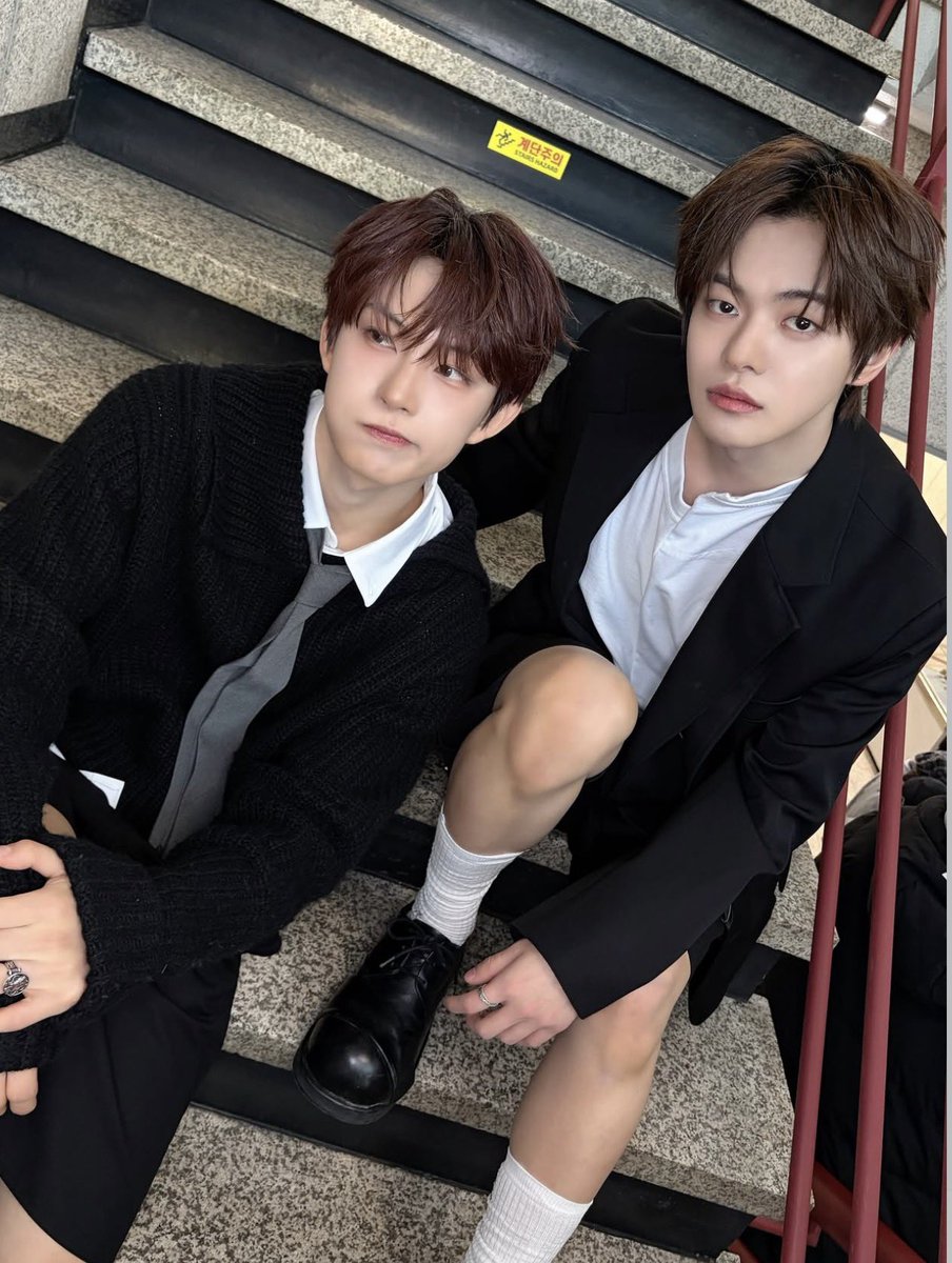 ald1leoz822's tweet photo. 천연즈 옵빠들 https://t.co/liLzbHo48d