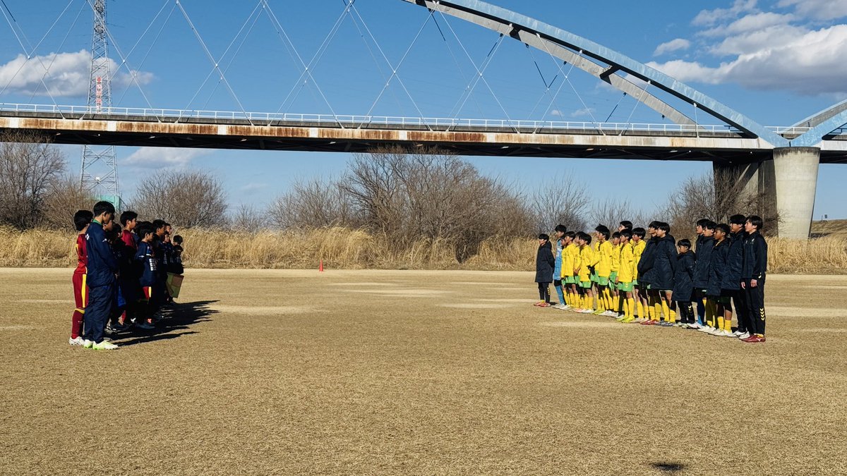 【U-13トレーニングマッチ】
2026.2.1(日)

vs FC古河

まず『オフザピッチ』
ここに課題、いや伸び代
余白がたくさん。
やらないといけないものを
意識して見つけられるか否か。

これも大人への一歩。

吸収力が高いので
そこまで心配してません。

その上で、
サッカー面においては
