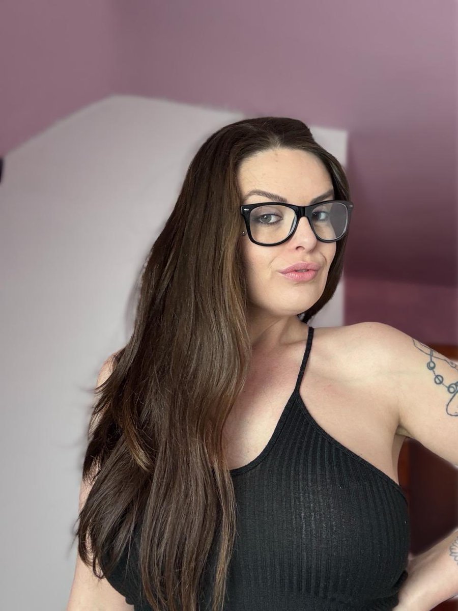 katebran_'s tweet photo. I’m an older mommy.
I don’t ghost.
I don’t play.
I don’t beg.

But I will flirt if you’re worth it. Still not your type? https://t.co/2JGQR5JzPH