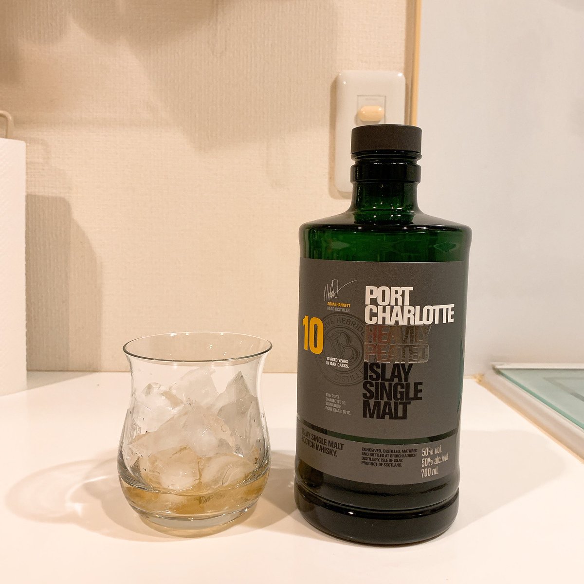 barock8888's tweet image. 続きまして、スコッチ ポートシャーロットなう。ふう。

片付けも終わって音楽聴きながらひと舐めしています。

今日はディスコミュージックが元気が出ます。

MAHARAJA NIGHT VOL.13

#Singlemalt
#Scotch
#Whisky 
#NowPlaying