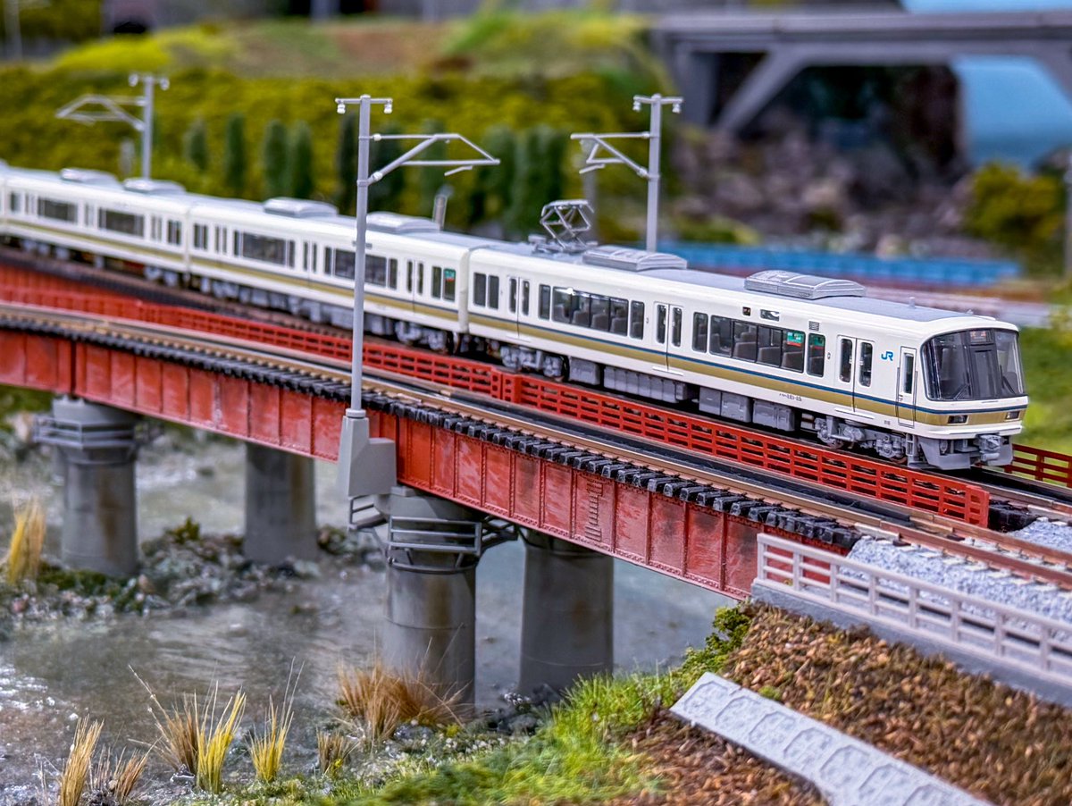 TCDn_gauge's tweet photo. 昨日は今年初、レンタルレイアウト西イケ（@nst_nishiike ）さんにて
@turumi8111 さんと会社の鉄模仲間とともに模型運転会4時間楽しんできました
11,12番線ということで北陸本線系統の車両中心に走らせました

その後は、定例の🍻で鉄模談義に花を咲かせました😀 https://t.co/aakL52zP5z