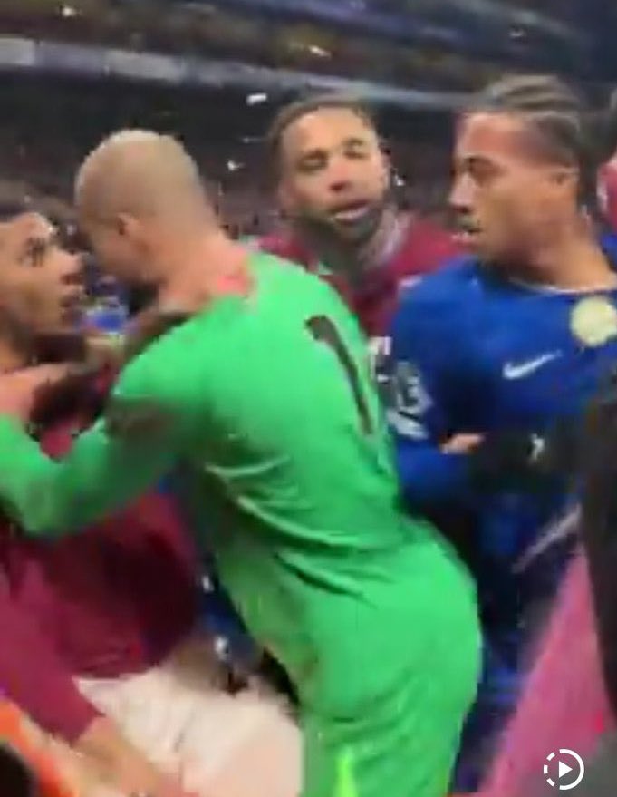 🎸 #WORLDCHAMPS tweet media