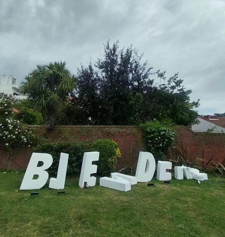 DungeonsJijo's tweet image. "Y en el pedestal se leen estas palabras: 'Mi nombre es Blender, el stream humano: ¡Contemplen mis obras, normies, y desesperen!'"