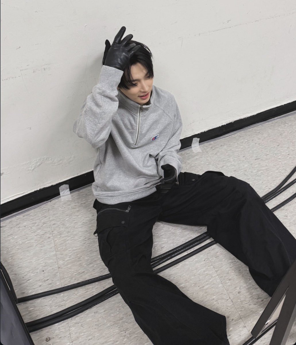 1107base's tweet image. [📸] Hongjoong’s instagram story, his little effects are so fun

#HONGJOONG #홍중