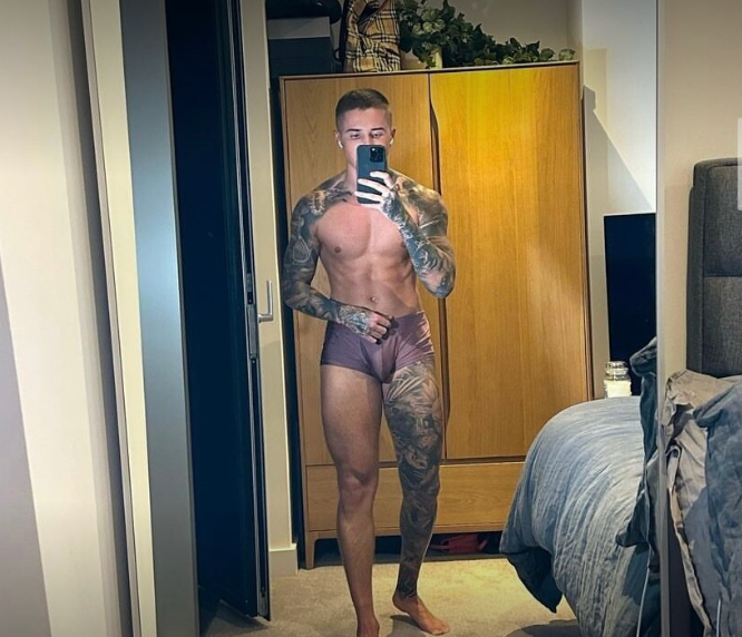 AlphaFboyFinn's tweet photo. Making your screen melt. 🫠 https://t.co/adZjF9mzs0