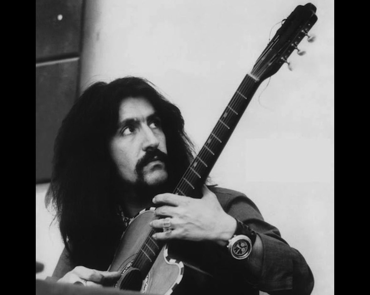 Öyle çok severim ki, hala dünya genelindeki sanatçılara ilham oluyor eserleri. Ruhun şad olsun Barış Manço❤️ #barismanco